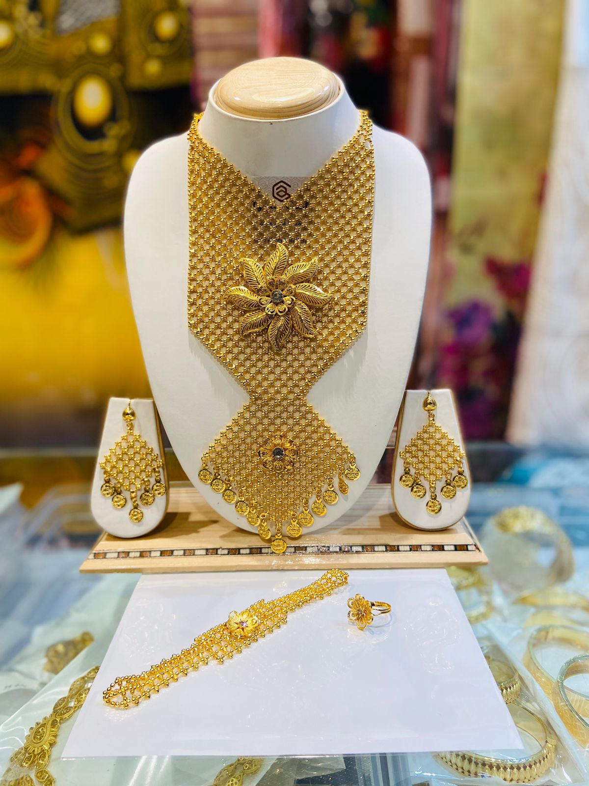 DAINTY DAMSEL HIGH QUALITY GOLD-PLATED NECKLACE & EARRINGS